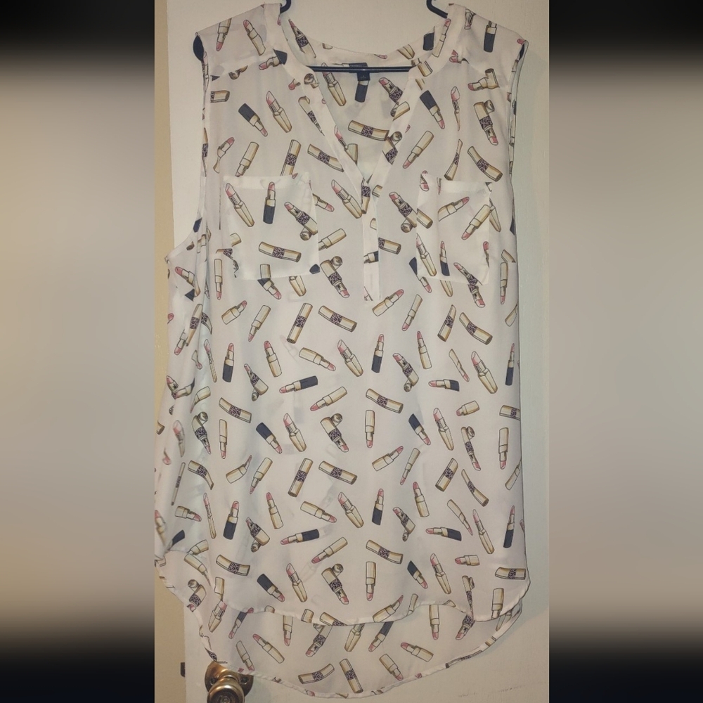 Harper White Lipstick Print Sleeveless Top